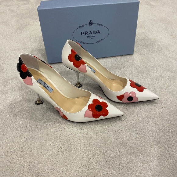 Prada size 39 Vernice Fiori Heels - Picture 3 of 8